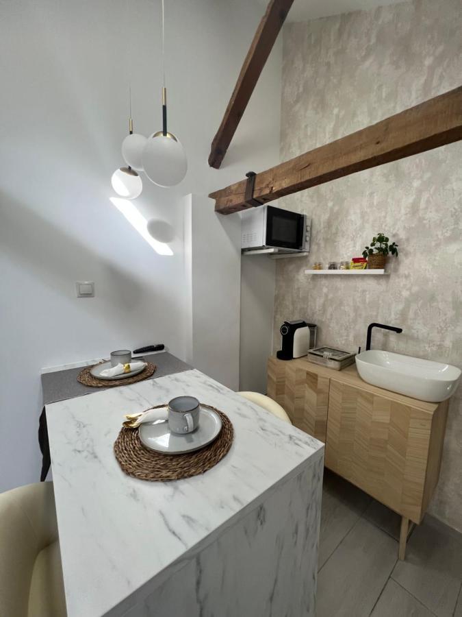 Apartment Chic Star
