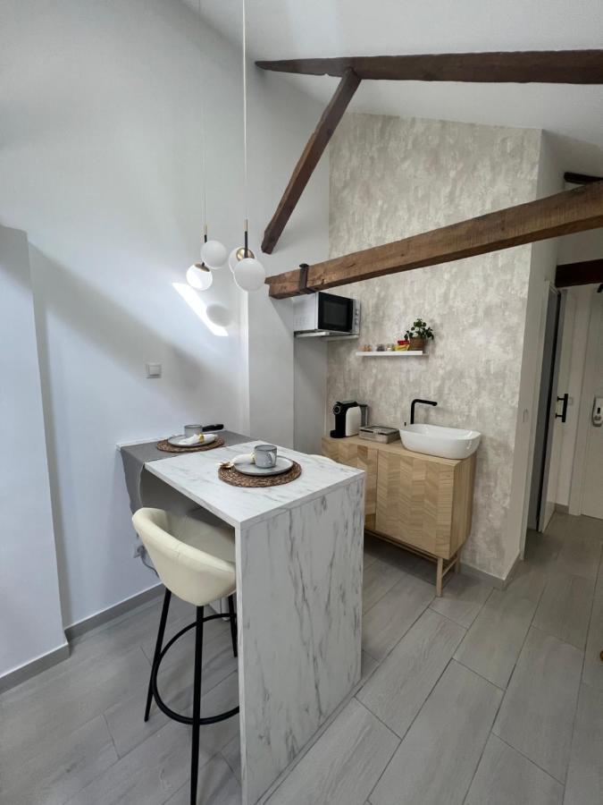 Apartment Chic Star