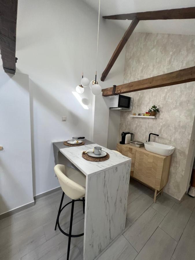 Apartment Chic Star
